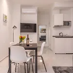 Aaa & With Free Private Parking Apartament