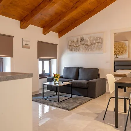 Aaa & With Free Private Parking - Reservation Needed Apartment *