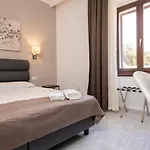 Apartment Aaa & With Free Private Parking *