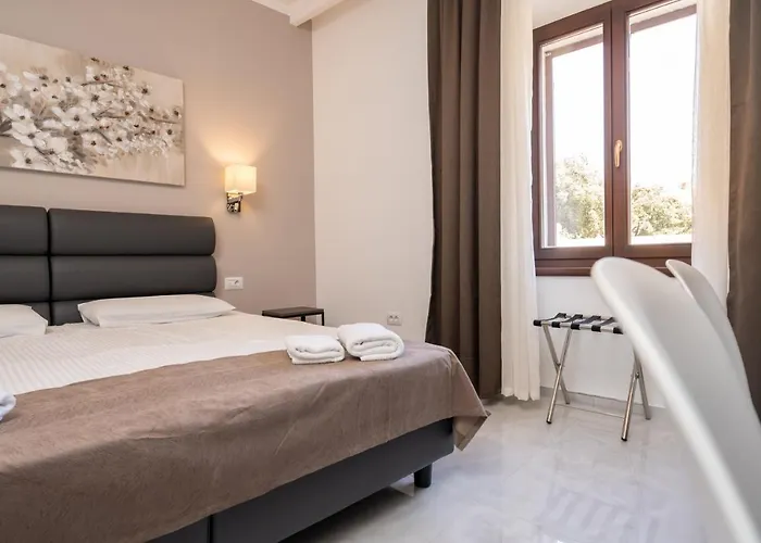 Apartman Aaa & With Free Private Parking - Reservation Needed *