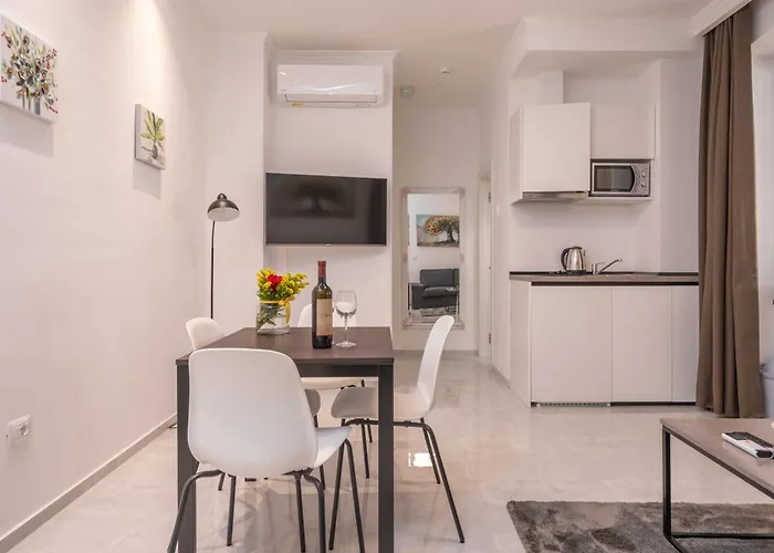 Aaa & With Free Private Parking - Reservation Needed Apartman